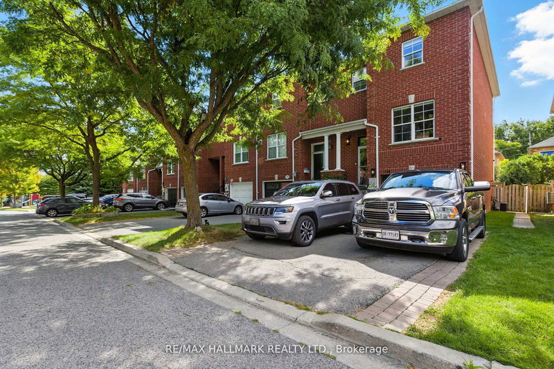 568 Legresley Lane, Newmarket, L3Y 8R8 | Image 3