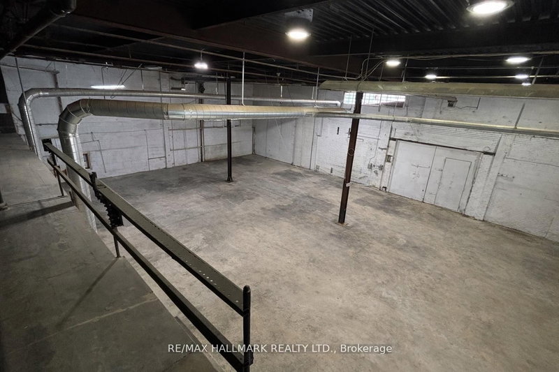 A&B - 48 Prospect St, Newmarket, L3Y 3S9 | Image 3