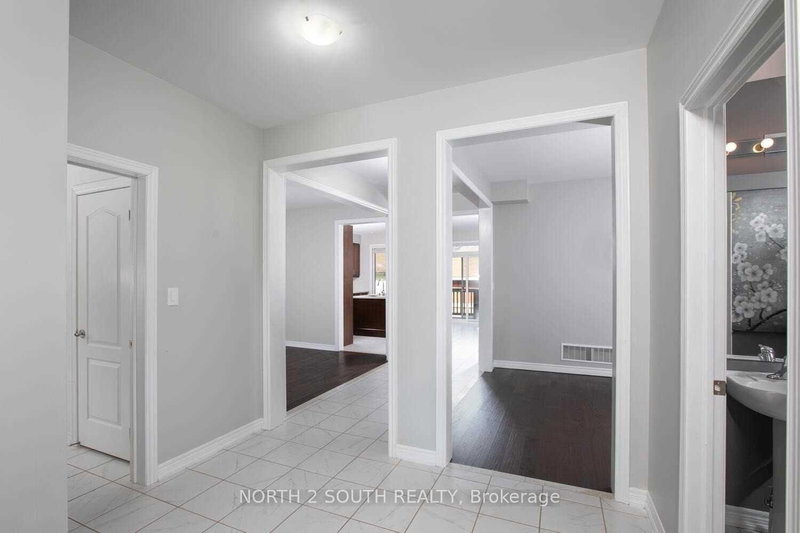 80 Robb Thompson Rd, East Gwillimbury, L0G 1M0 | Image 3