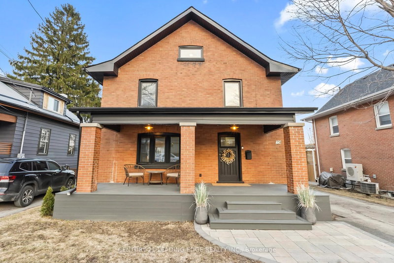 home for sale on 29 Albert Street S