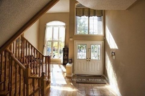 28 Gemini Cres, Richmond Hill, L4S 2K6 | Image 3