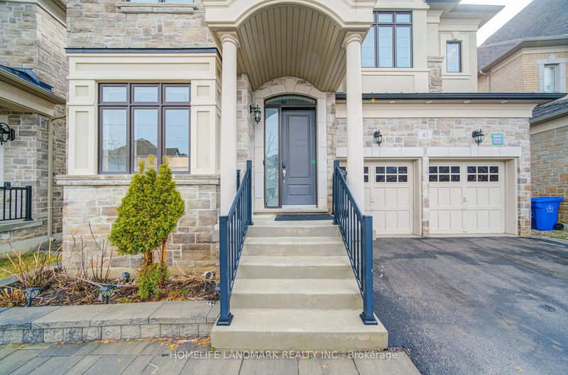 43 Mike Boshevski Crt, Aurora, L4G 3G7 | Image 3