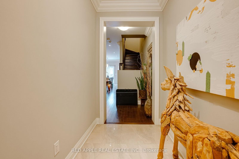 15 Dunton Lane, Richmond Hill, L4B 0G4 | Image 3