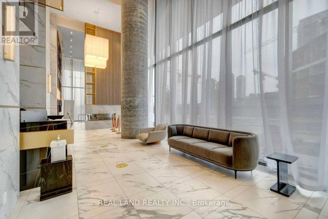 2206 - 950 Portage Parkway