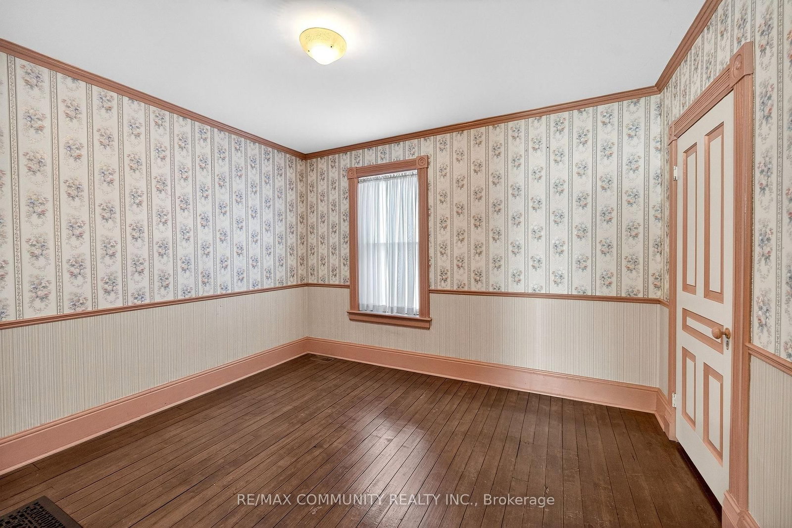 Detached House for sale at 28 Queen Street, Innisfil, Ontario, L0L 1L0 - Cookstown - MLS: N12942472