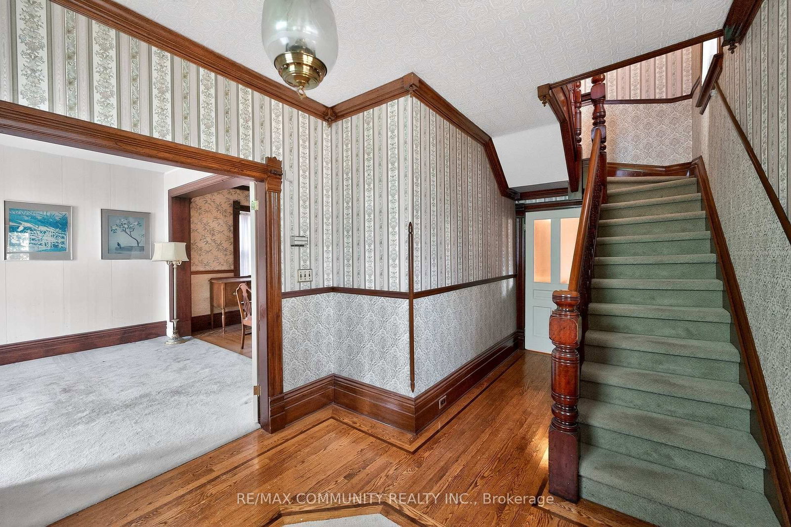 Detached House for sale at 28 Queen Street, Innisfil, Ontario, L0L 1L0 - Cookstown - MLS: N12942472