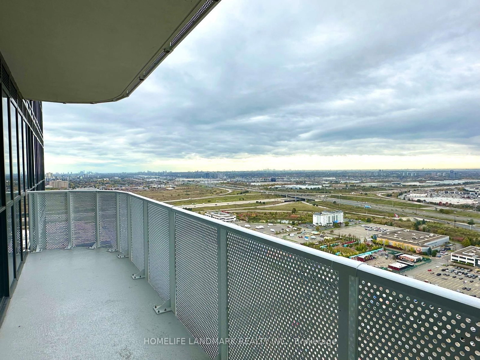28 Interchange Way, Unit 3815 - Photo 20
