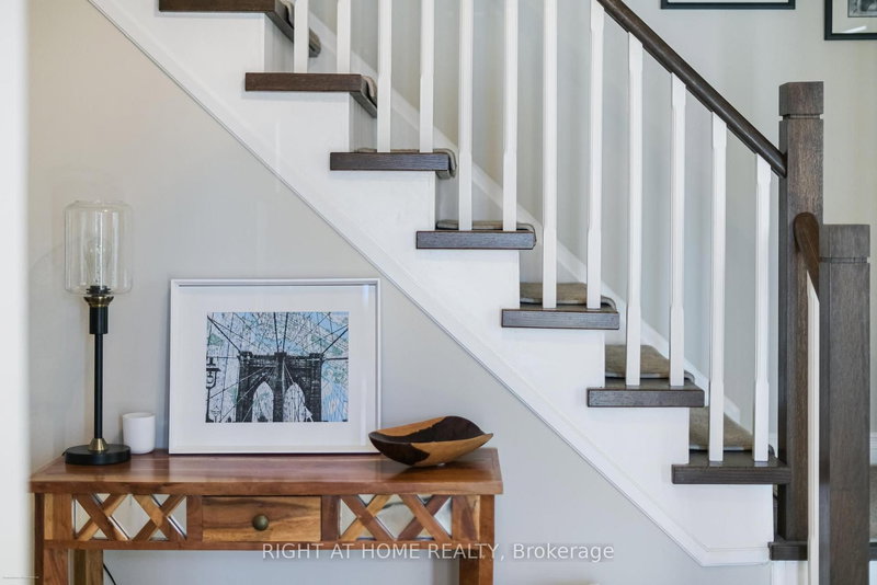 885 Dales Ave, Newmarket, L3Y 5Z6 | Image 3