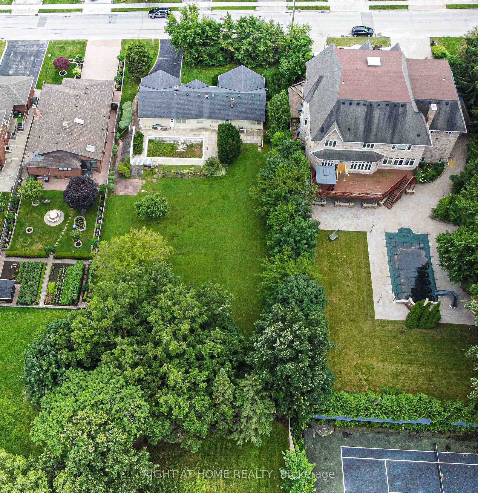 46 Roosevelt Drive • Richmond Hill, ON photo 11