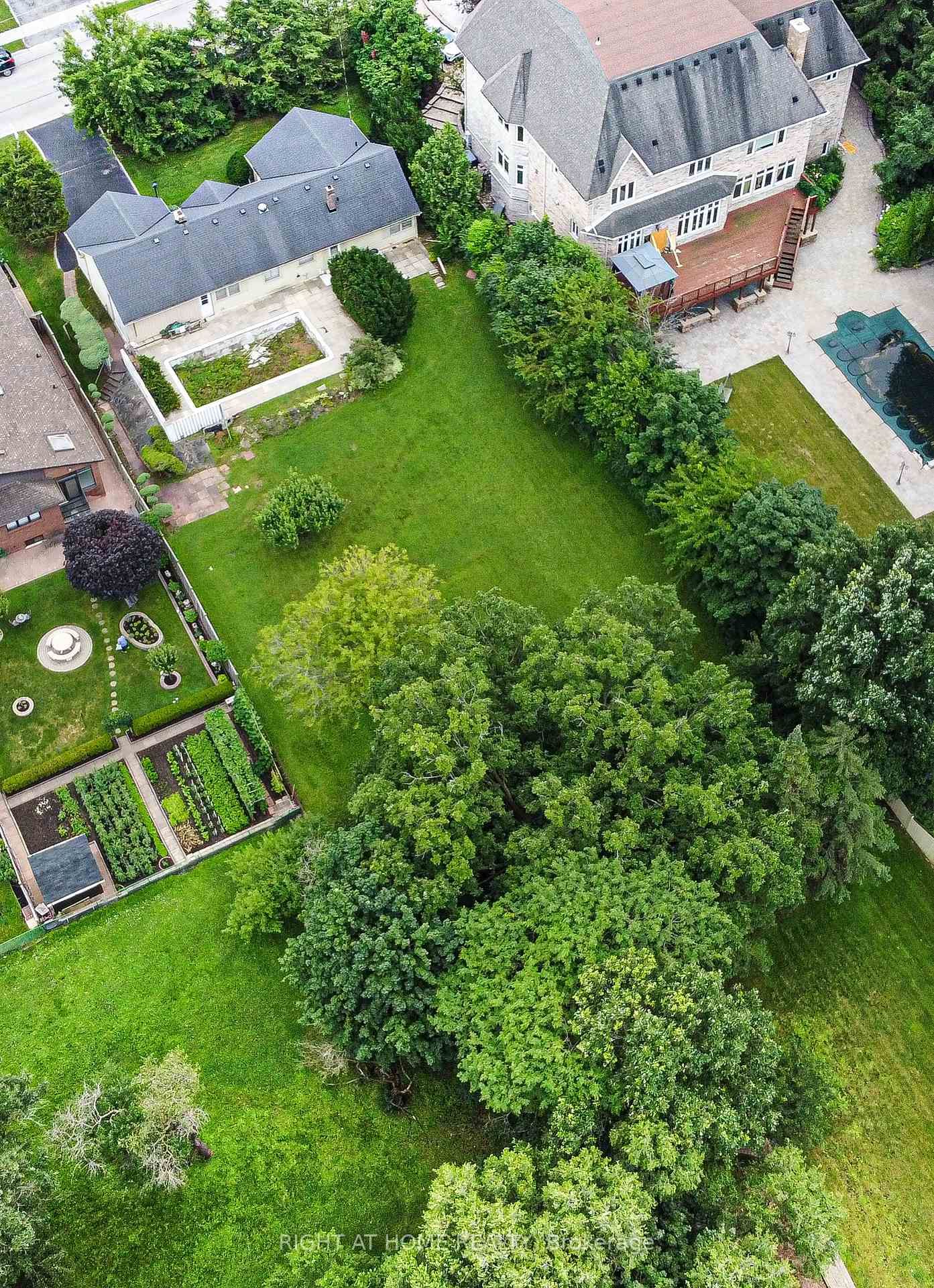 46 Roosevelt Drive • Richmond Hill, ON photo 12