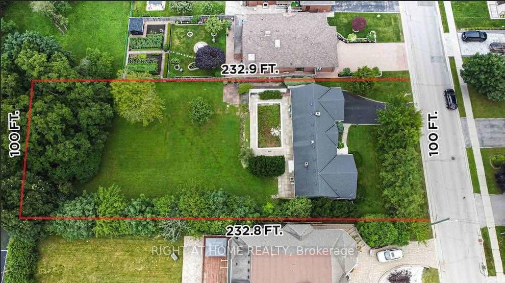 46 Roosevelt Drive • Richmond Hill, ON photo 2