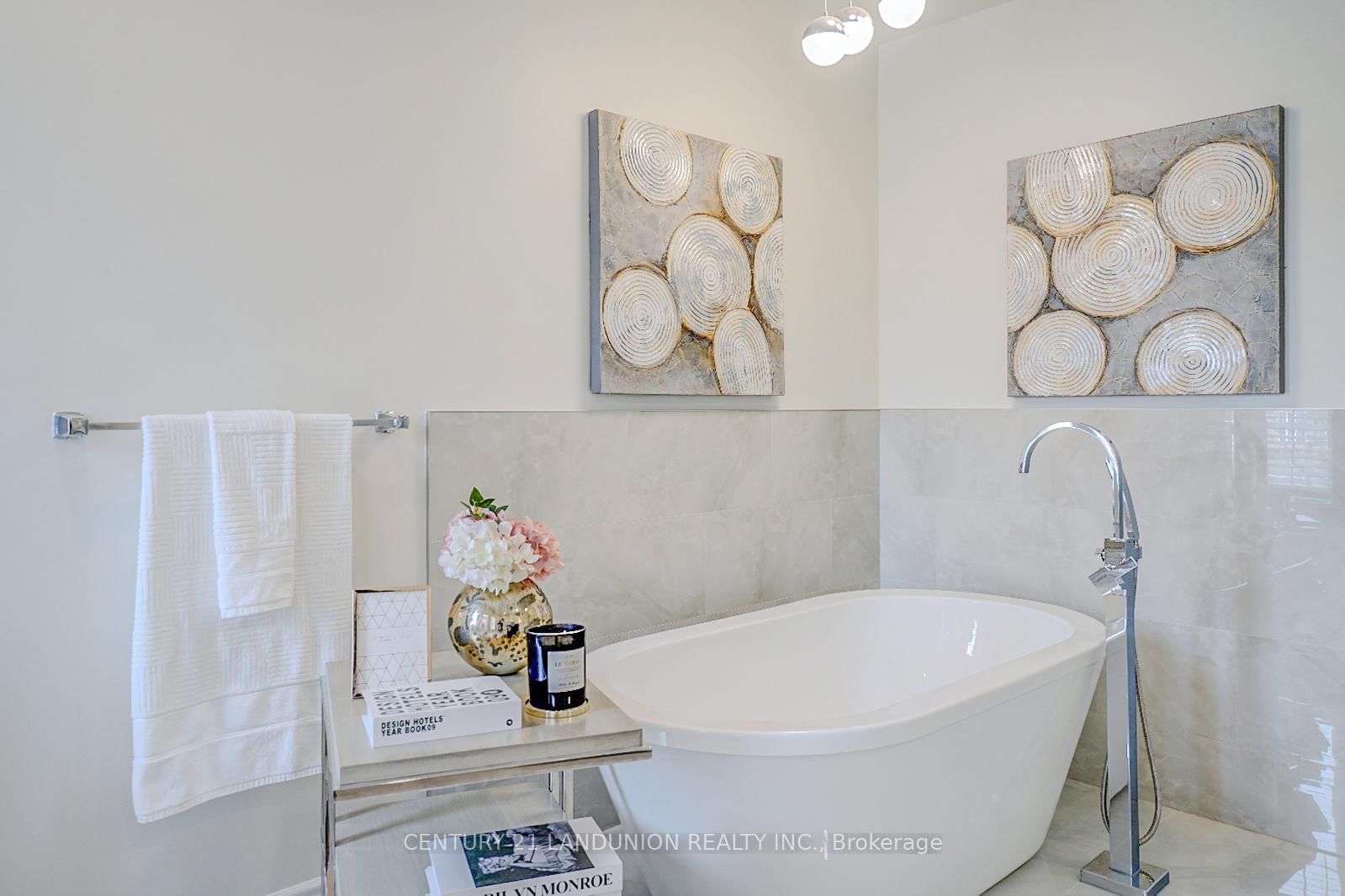 Detached House for sale at 17 Monaco Crescent, Richmond Hill, Ontario, L4S 1X6 - Rouge Woods - MLS: N12942728