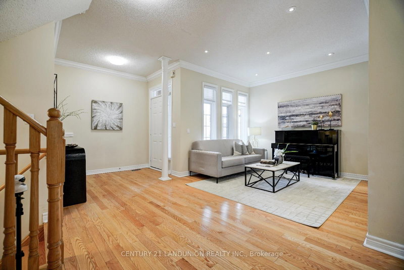 17 Monaco Cres, Richmond Hill, L4S 1X6 | Image 3