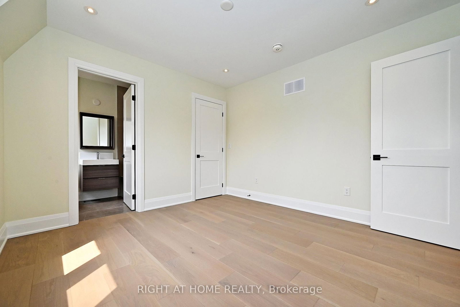 170 Lucas Street, Unit 170 - Photo 31