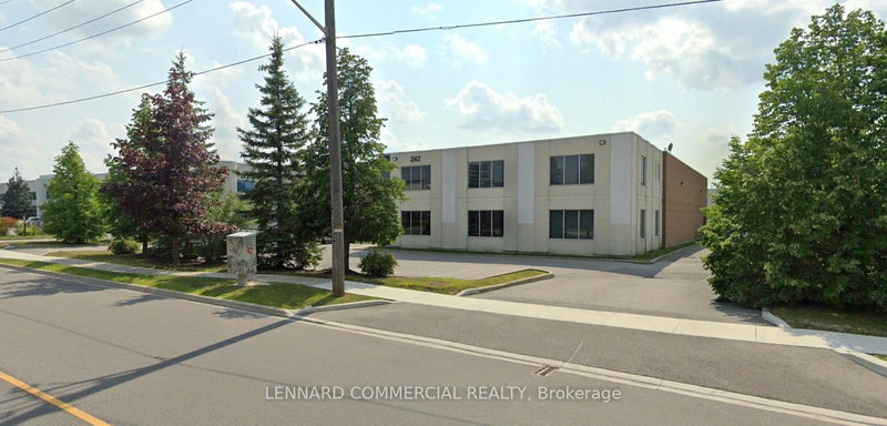 Gr Flr - 242 Earl Stewart Dr, Aurora, L4G 6V8 | Image 2