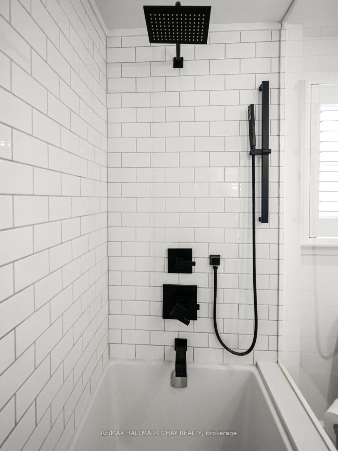 Detached House for sale at 80 Church Street, New Tecumseth, Ontario, L9R 1E4 - Alliston - MLS: N12943998