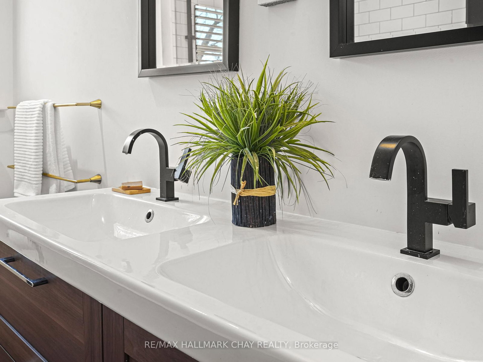 Detached House for sale at 80 Church Street, New Tecumseth, Ontario, L9R 1E4 - Alliston - MLS: N12943998