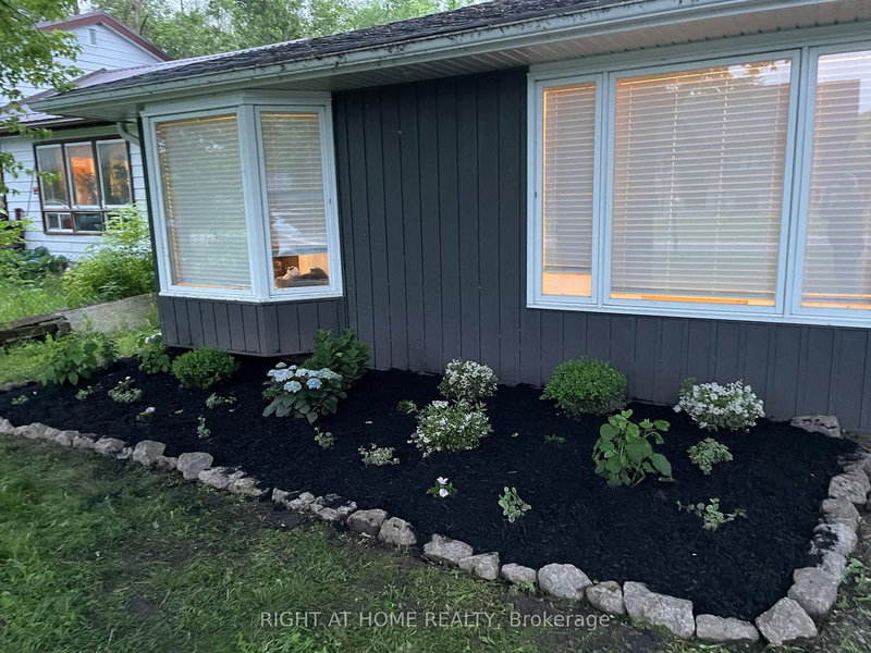 54 Blue Jay Blvd, Georgina, L0E 1N0 | Image 3