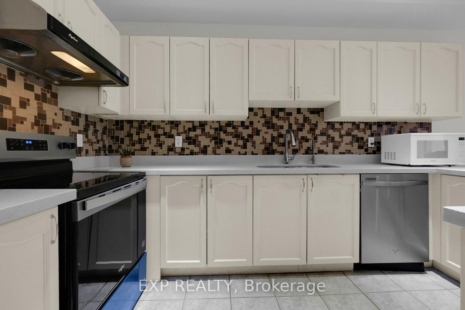 Townhouse for sale at 24 Williams Street, Markham, Ontario, L6C 0C2 - Berczy - MLS: N12944186