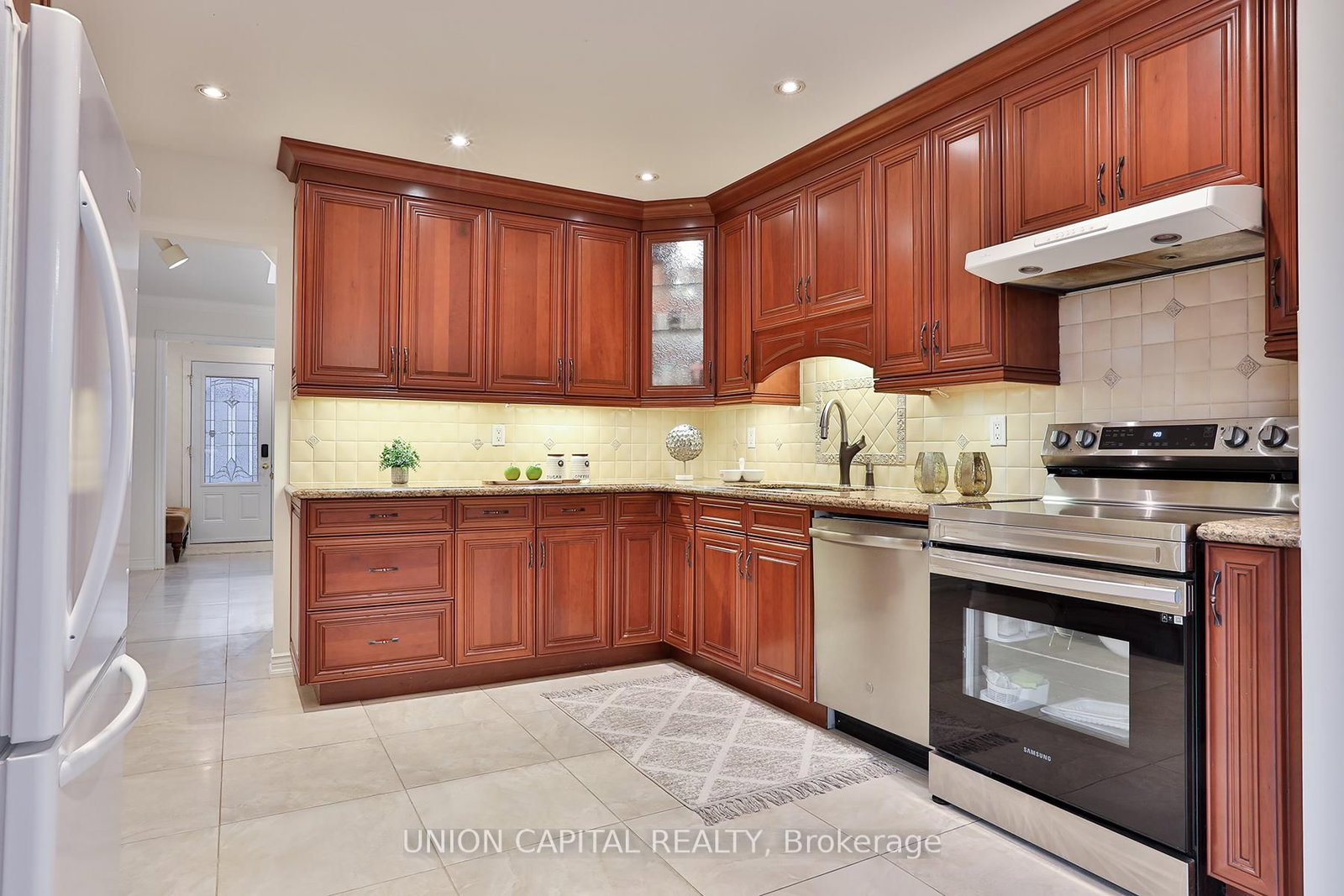 Detached House for sale at 2 Mair Court, Richmond Hill, Ontario, L4C 7S1 - North Richvale - MLS: N12944232