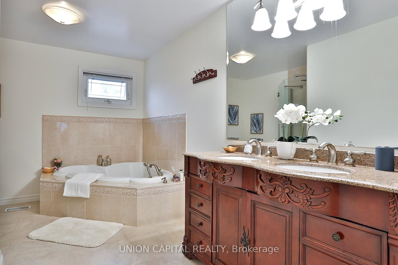 Detached House for sale at 2 Mair Court, Richmond Hill, Ontario, L4C 7S1 - North Richvale - MLS: N12944232