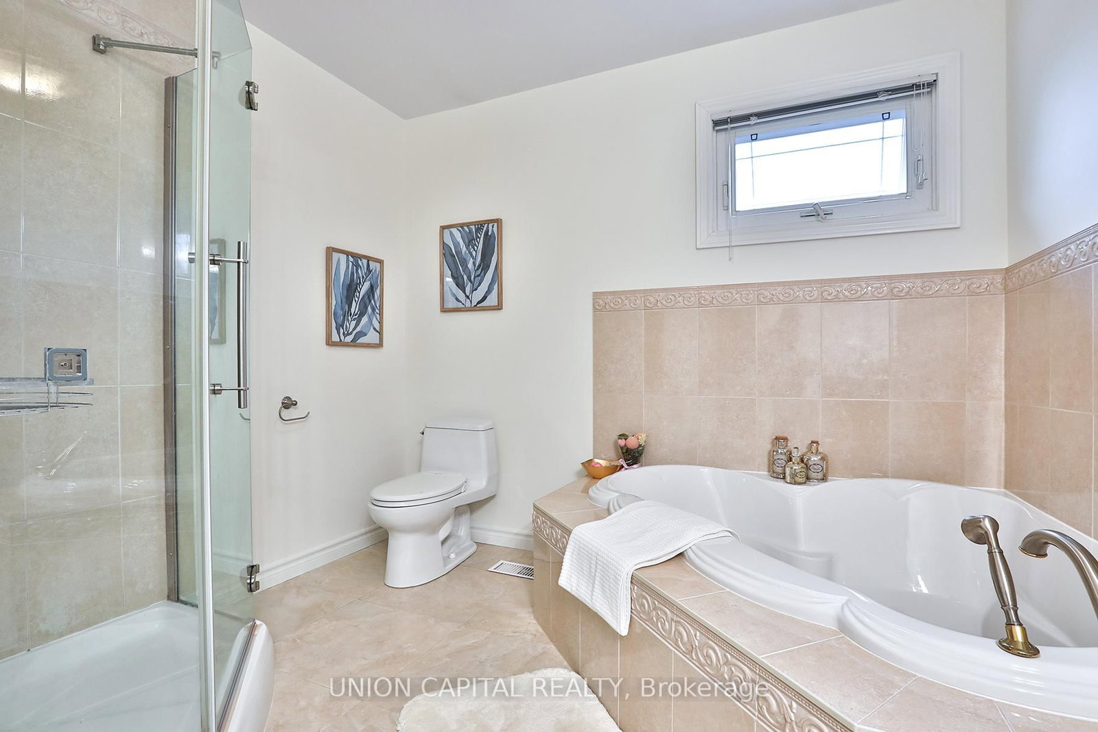 Detached House for sale at 2 Mair Court, Richmond Hill, Ontario, L4C 7S1 - North Richvale - MLS: N12944232