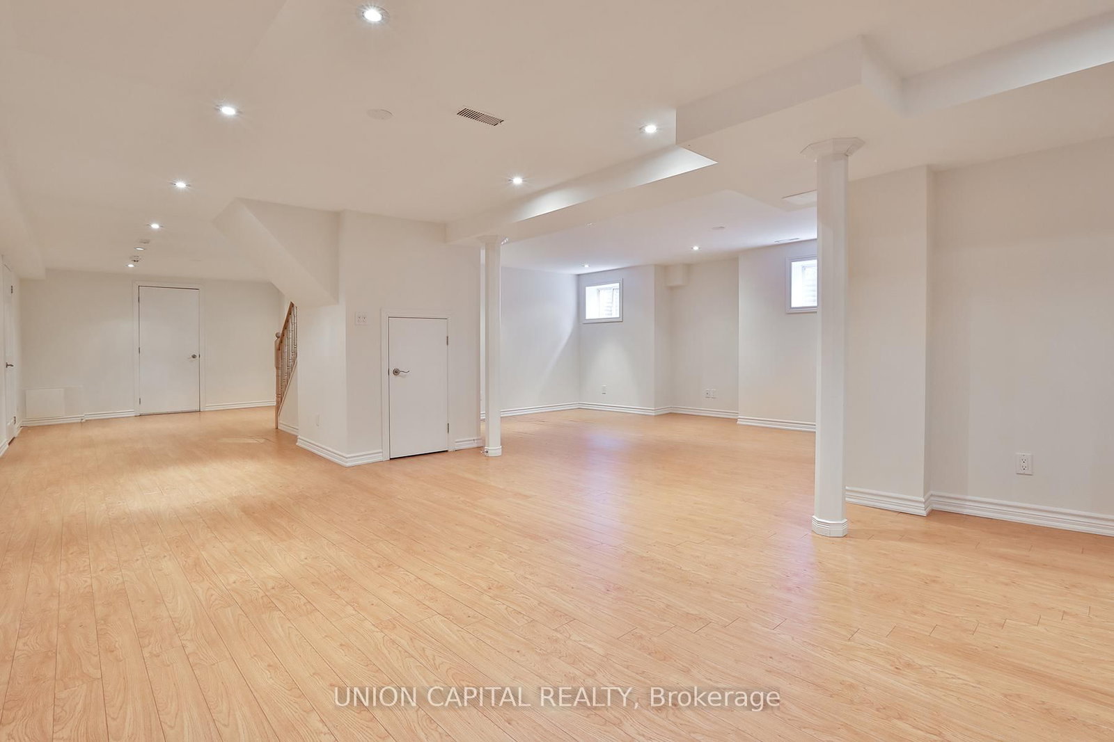 Detached House for sale at 2 Mair Court, Richmond Hill, Ontario, L4C 7S1 - North Richvale - MLS: N12944232