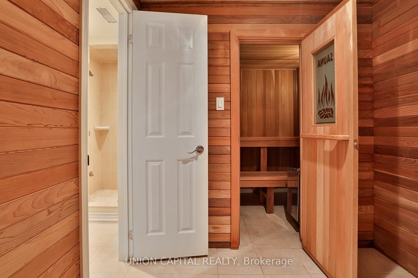 Detached House for sale at 2 Mair Court, Richmond Hill, Ontario, L4C 7S1 - North Richvale - MLS: N12944232