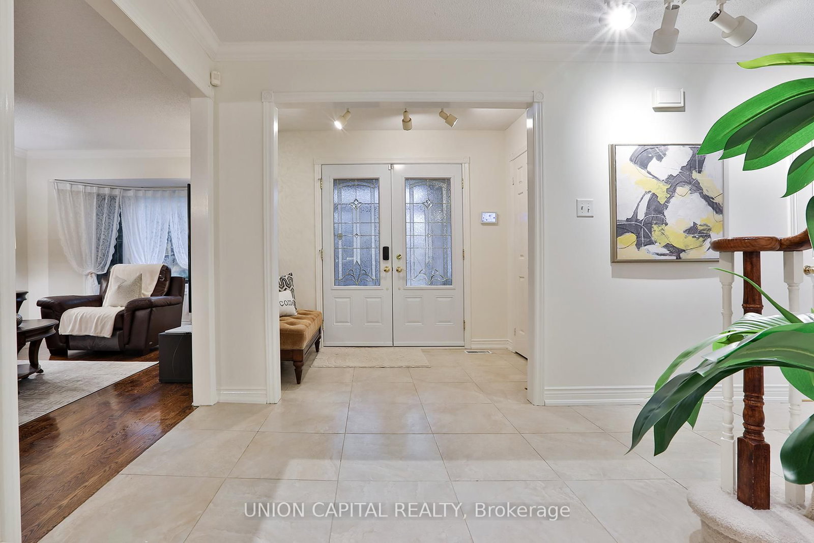 Detached House for sale at 2 Mair Court, Richmond Hill, Ontario, L4C 7S1 - North Richvale - MLS: N12944232