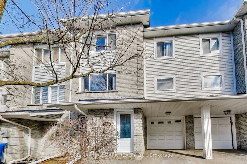 94 William Curtis Circ, Newmarket, L3Y 8L6 | Image 2