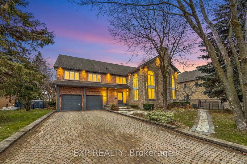 870 Robellino Crt, Newmarket, L3X 1L5 | Image 2