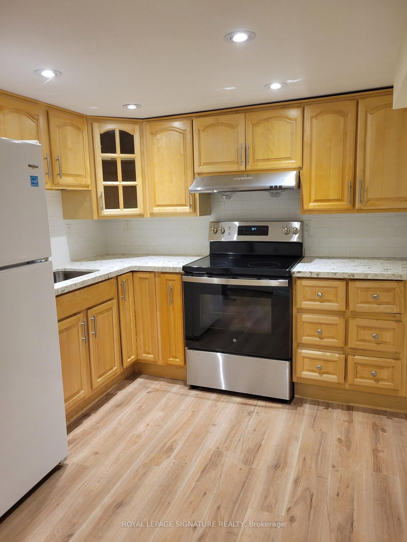 home for lease on Lower-42 Ambleside Crescent