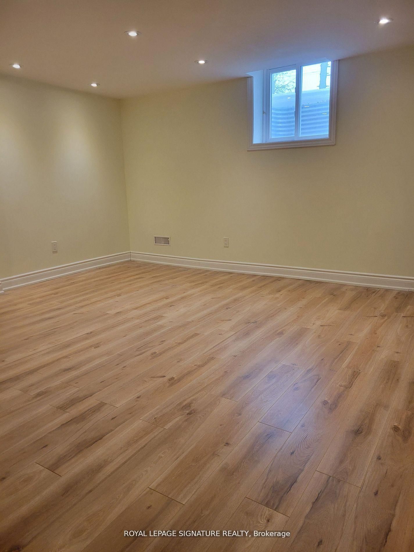 42 Ambleside Crescent, Unit Lower - Photo 15