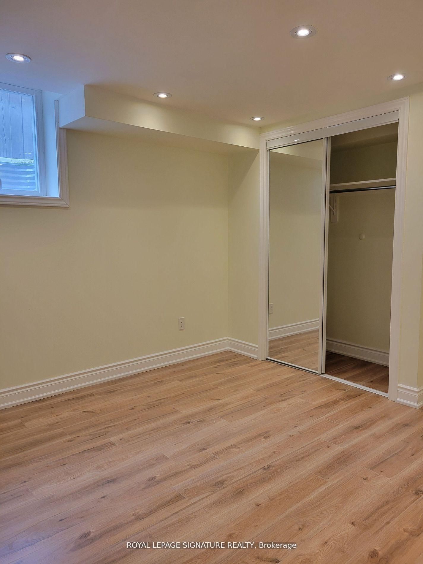 42 Ambleside Crescent, Unit Lower