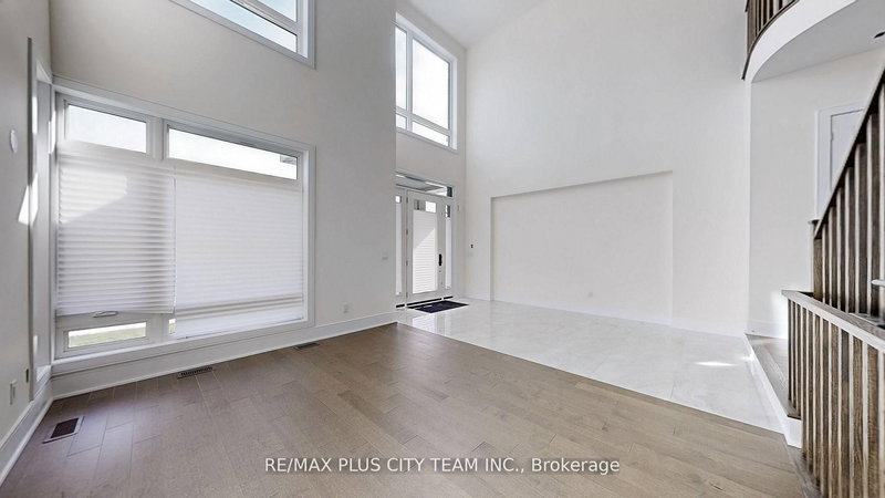 8 Saxby Farm Ave, King, L7B 1K5 | Image 3