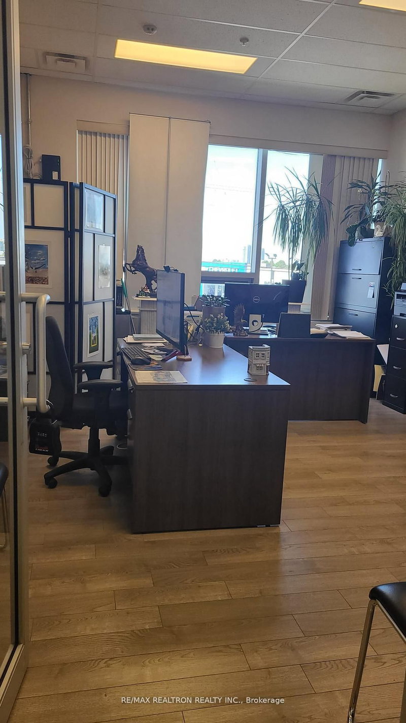 236 - 7163 Yonge St, Markham, L3T 0C6 | Image 2