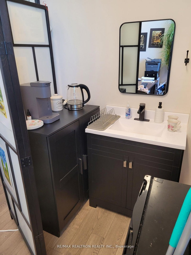 236 - 7163 Yonge St, Markham, L3T 0C6 | Image 3