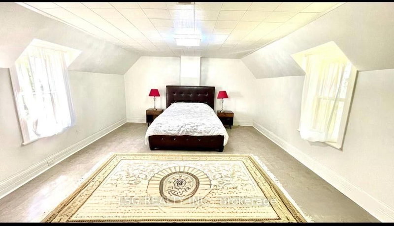 Upper - 754 The Queensway S, Georgina, L4P 4C9 | Image 2