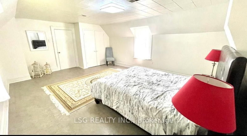 Upper - 754 The Queensway S, Georgina, L4P 4C9 | Image 3