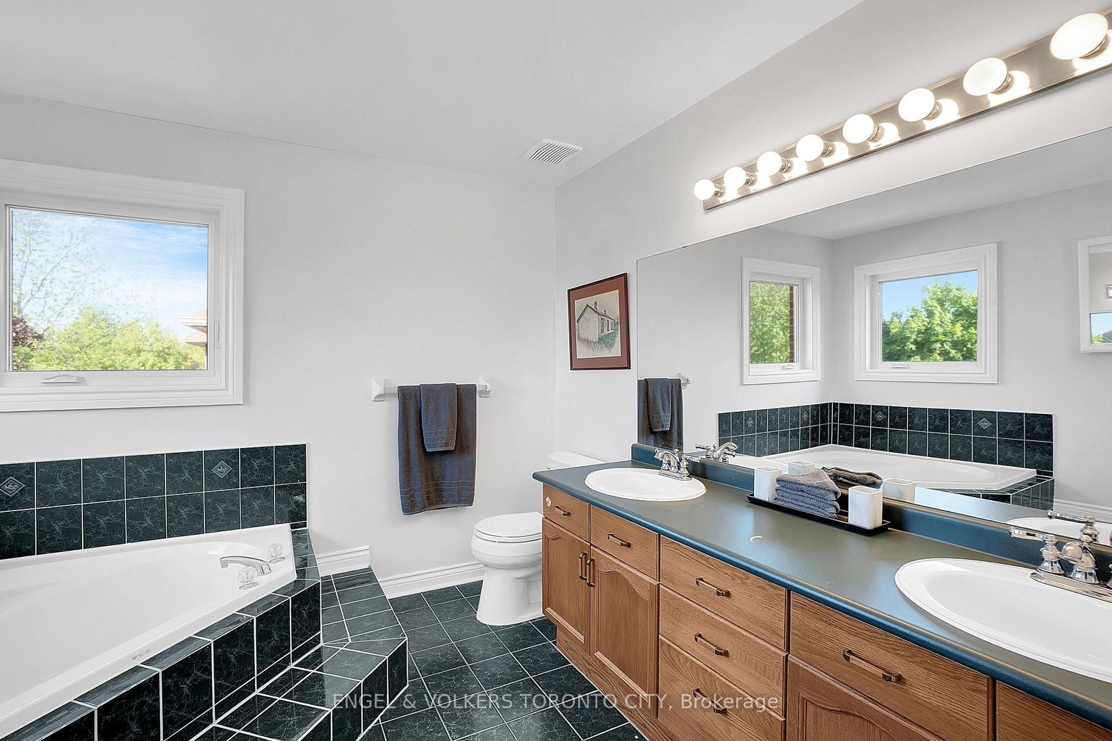 Detached House for sale at 24 Timber Valley Avenue, Richmond Hill, Ontario, L4E 3S6 - Oak Ridges - MLS: N12946764