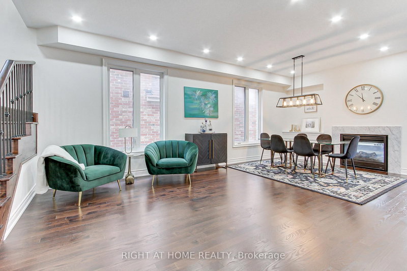 29 Pear Blossom Way, East Gwillimbury, L9N 0T3 | Image 3