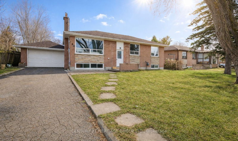 142 Kingslynn Dr, King, L7B 1H1 | Image 2