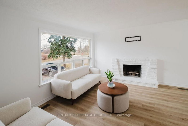 142 Kingslynn Dr, King, L7B 1H1 | Image 3