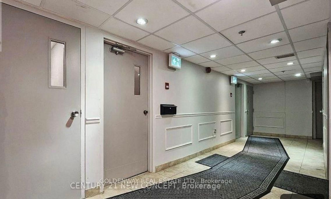 7451 Yonge Street, Unit 202 - Photo 4