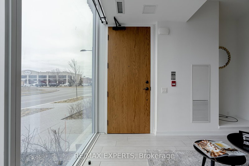 Th02 - 9 Buttermill Ave, Vaughan, L4K 0J5 | Image 2