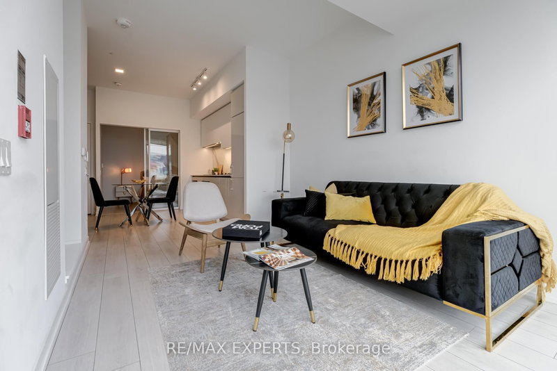 Th02 - 9 Buttermill Ave, Vaughan, L4K 0J5 | Image 3