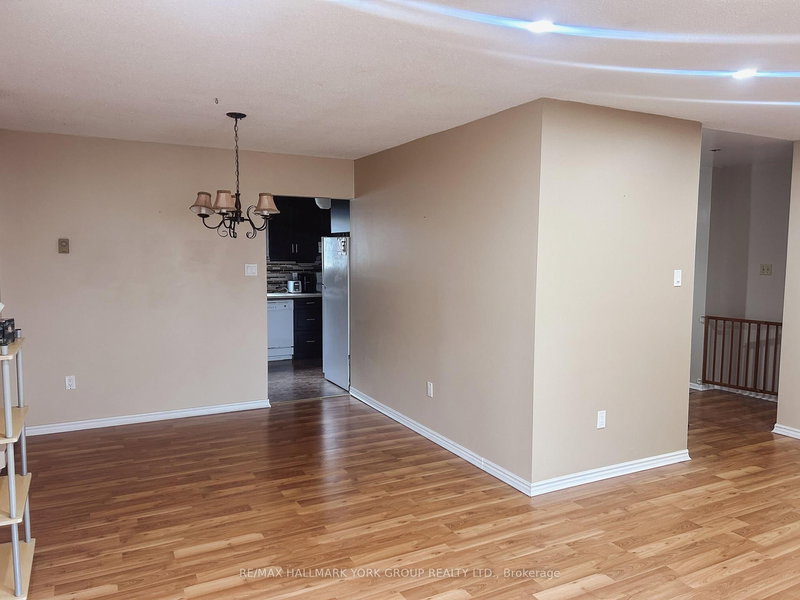 176 Robinson Dr, Newmarket, L3Y 5M5 | Image 3