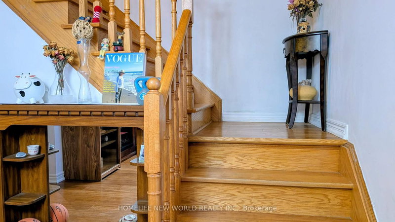 100 Castle Park Blvd, Vaughan, L4H 2R7 | Image 3