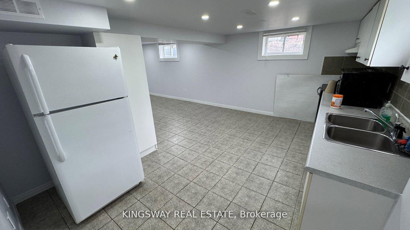 (Lower Level 1) - 65 Park Cres, Richmond Hill, L4E 3J5 | Image 2