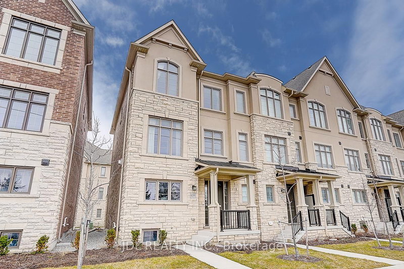 4199 Major Mackenzie Dr E, Markham, L6C 3L5 | Image 2